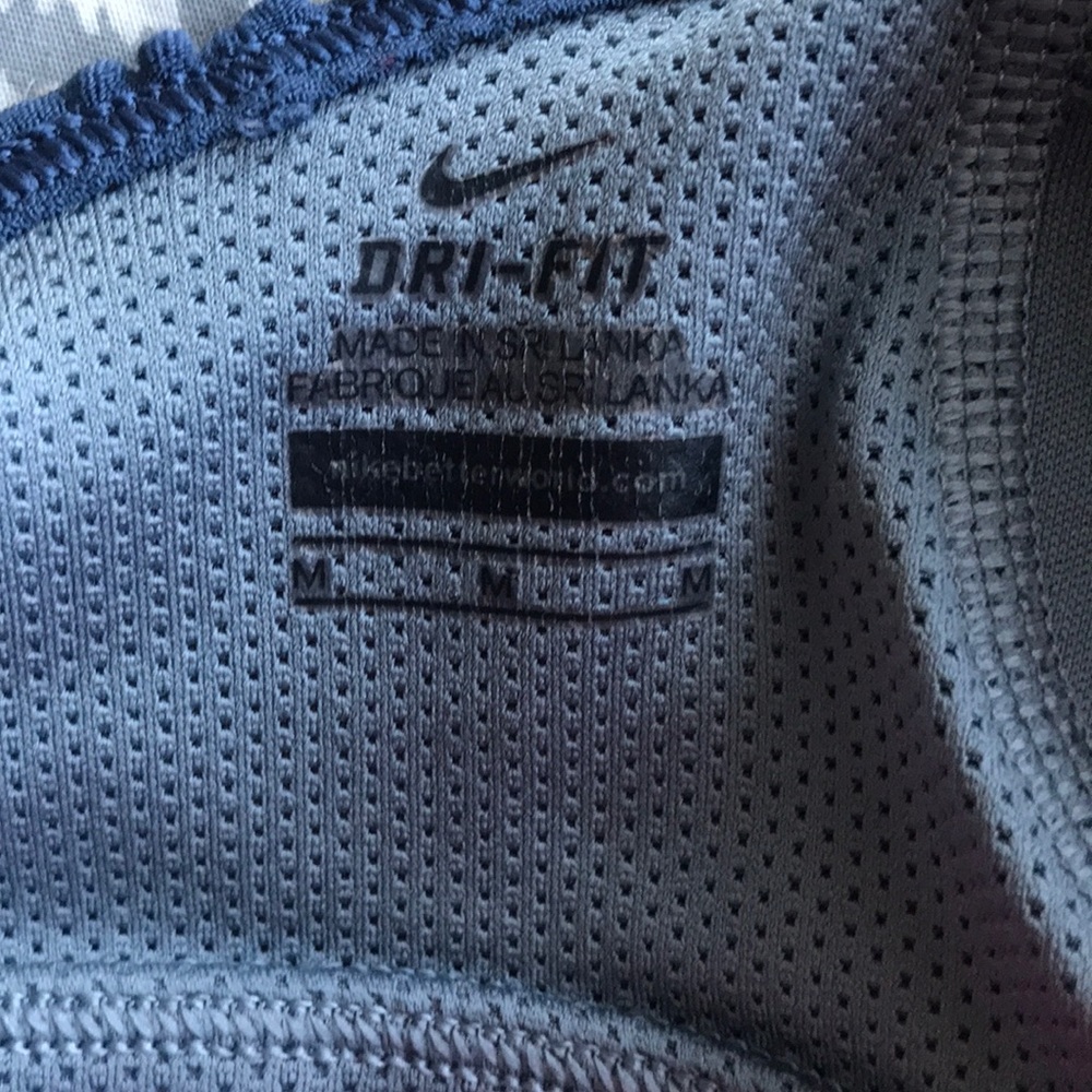 Nike top - Picture 3 of 3